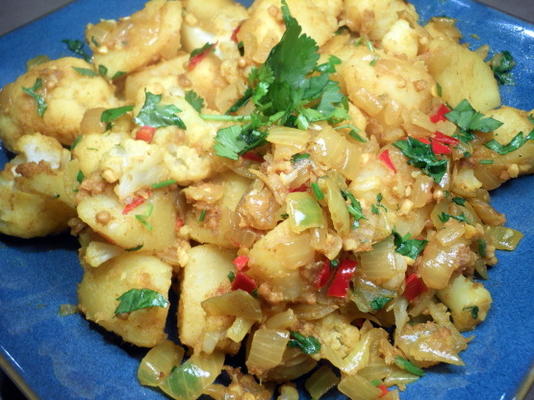 meu aloo gobi - couve-flor e batatas ao curry