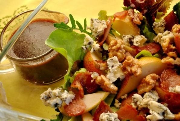 gorgonzola salada de pêra com molho de chalota de merlot