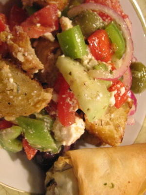 espinafre, feta e tomate seco triângulos phyllo