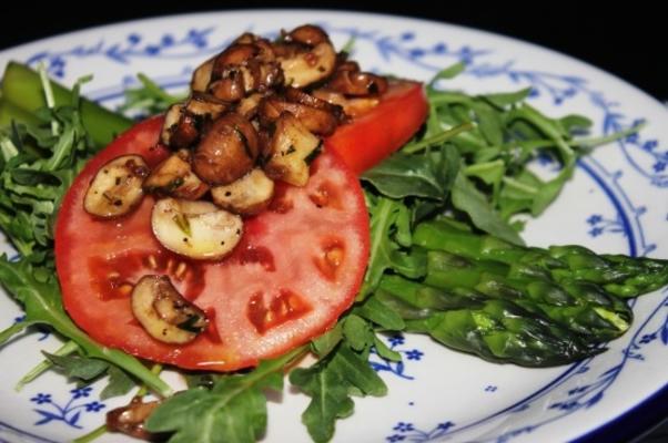 salada de espargos brancos quentes (spargel), rúcula bebé e beefst