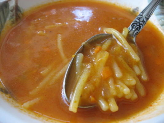 sopa de vermicelli turca