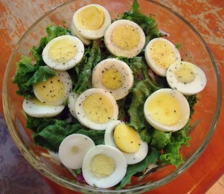 salada de alface e ovo