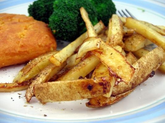 batatas fritas do forno do estilo da loja da microplaqueta do inglês um tanto de saúde
