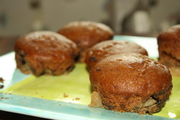 muffins de gengibre vegan com fundo de maçã