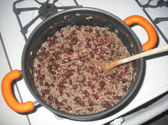 doce de feijão chileno atado feijão preto e arroz - panela de barro