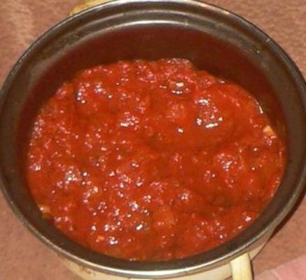 molho de macarrão italiano simples e fácil de 4 ingredientes
