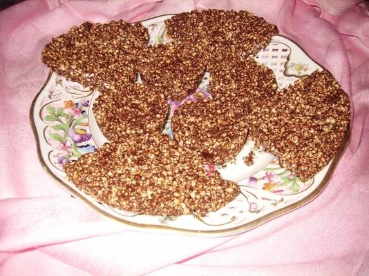 quadrados de crocante de pedaços de chocolate de arroz pecan