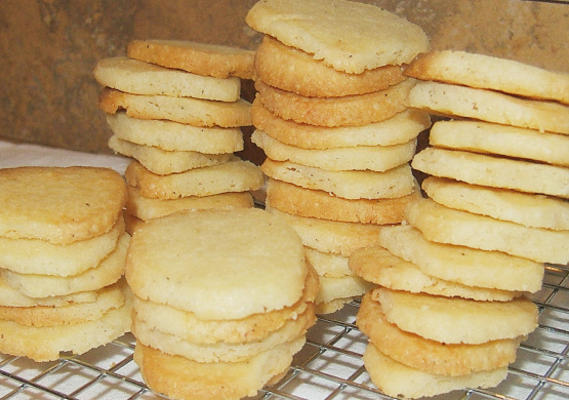 biscoitos de queijo pecorino
