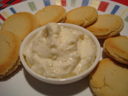 doce mergulho com bolachas e fruta