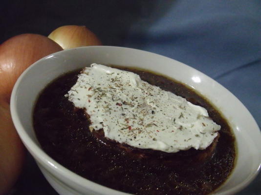 Sopa de cebola com torradas de queijo com ervas (ww 5 pontos)