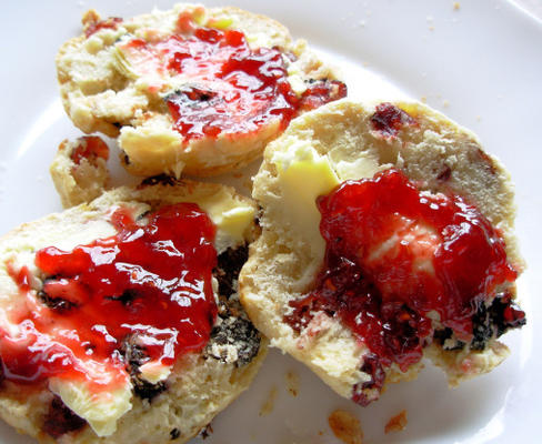 scones de germe de trigo com frutos secos e nozes