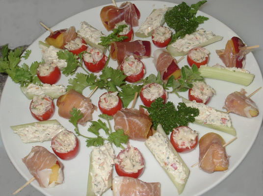 aperitivos de frutas e presunto