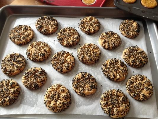 bolinhos de manteiga de amendoim de semente de gergelim preto