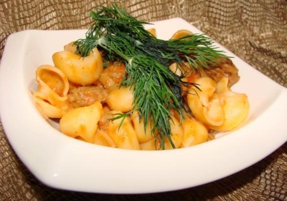 goulash de carne com macarrão