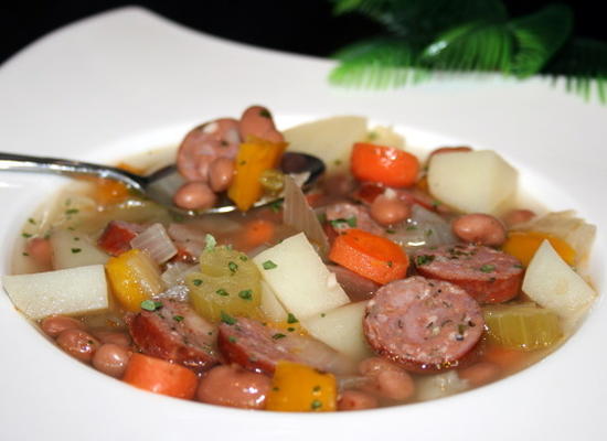 sopa de feijão com linguiça e mais - sabores do sudoeste - nutritivos