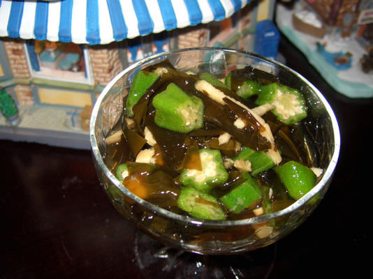 wakame algas e quiabo sunomono