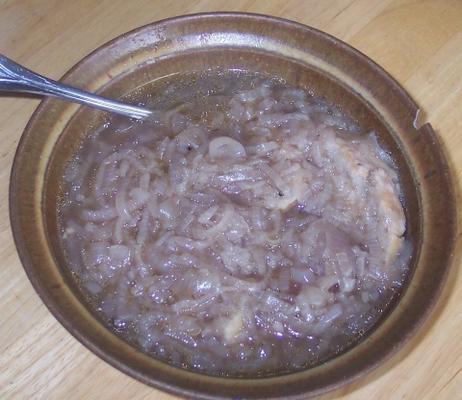 sopa de cebola vermelha ou zuppa di cipolle rosse