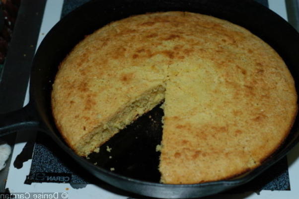 o pão de milho orgânico da frigideira da falta do gatinho