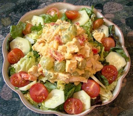 salada de frango ao curry com frutas e legumes