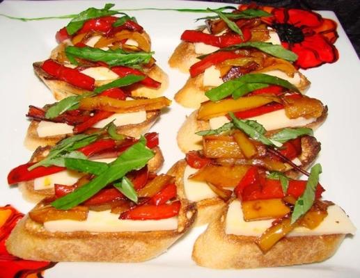 bruschetta com pimentos doces e mussarela fresca