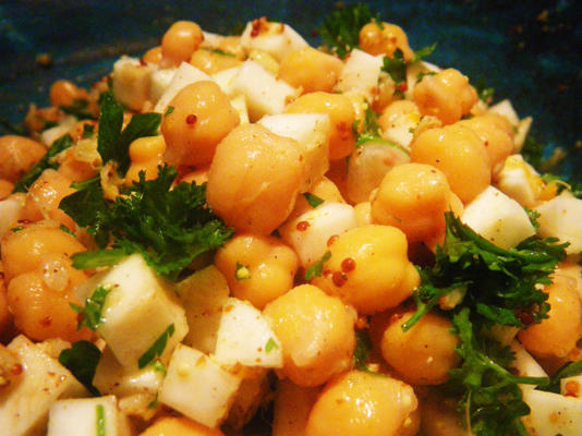 salada de grão de bico e aipo