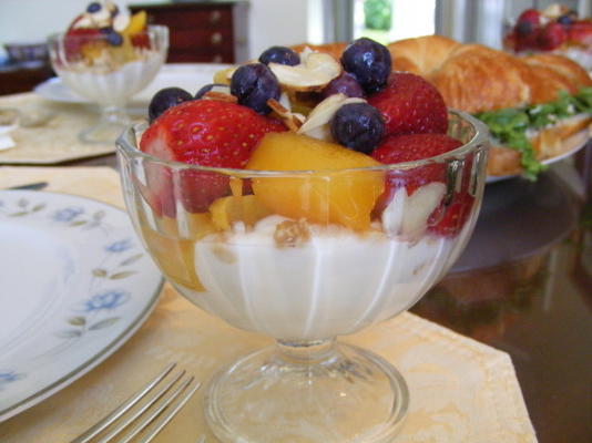 compota de iogurte de frutas ou parfait