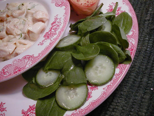 salada de pepino de espinafre