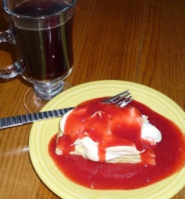 shortcakes de morango inchado com merengue