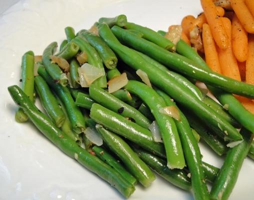 cebola e garlicky feijão verde