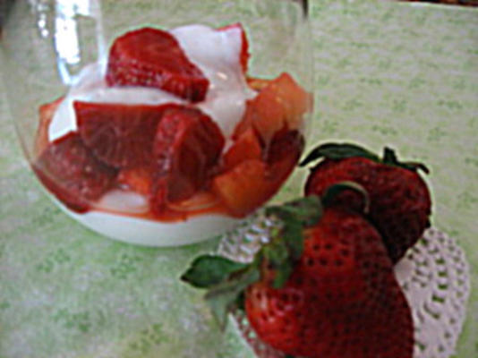 salada de frutas com iogurte de limão