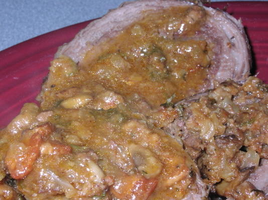 rostbraten mit pilzfulle (carne assada com recheio de cogumelos)