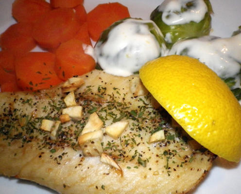 salmão ou atum bife com alho e salsa