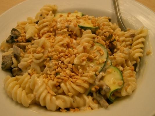 salada de macarrão e abobrinha