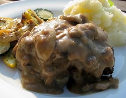 bife de salisbúria com molho de cogumelos para 2