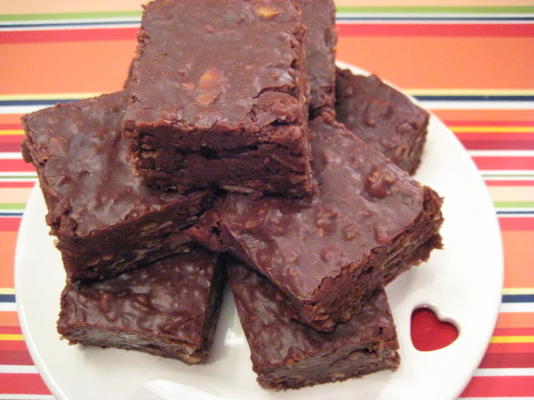 quadrados de fudge de chocolate e amêndoa