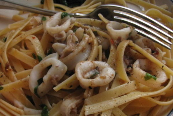 linguine com lula e alho