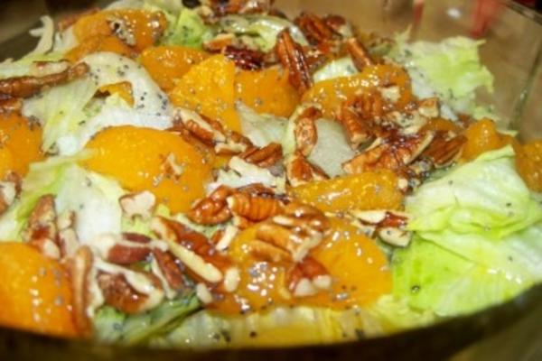 salada de tangerina com molho de sementes de papoula quente