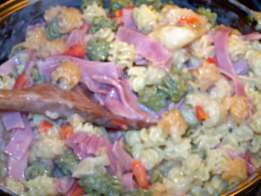 macarrão com presunto e maçã e molho de cidra