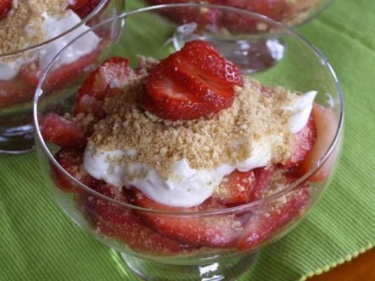 Parfait instantâneo de cheesecake de morango