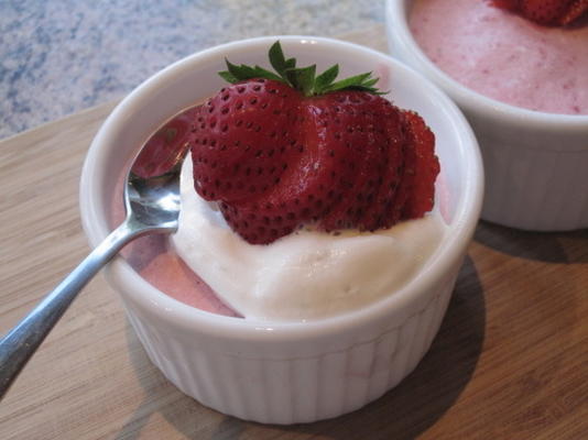 mousse de morango com cream cheese - assistentes de peso