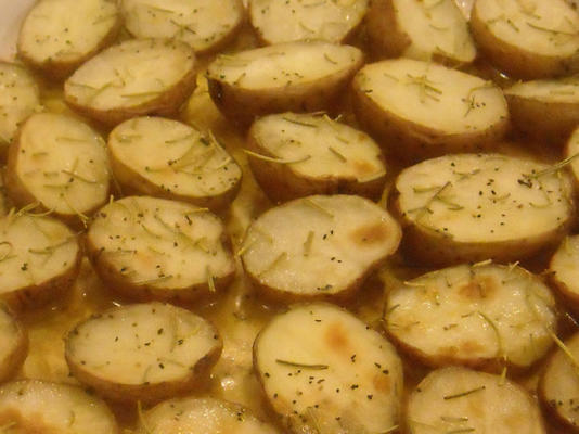 alecrim assado batatas novas