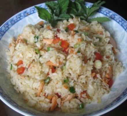 arroz frito de salmão