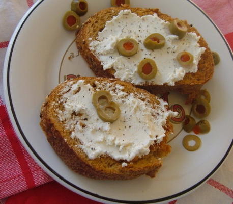 queijo de cabra crostini - giada