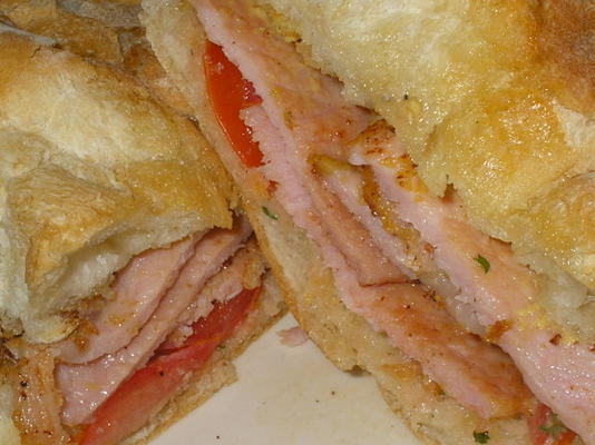 sanduíche de bacon peameal alegre