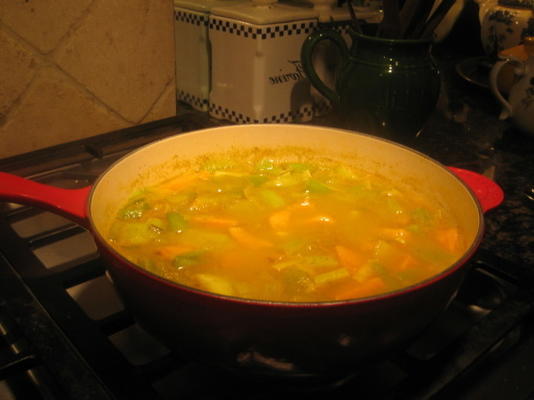 sopa de batata doce e alho-poró tailandês