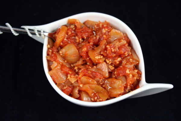 tomate, cebola e maçã chutney