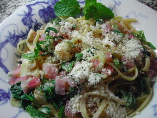 tagliatelle com alcachofra de primavera e hortelã