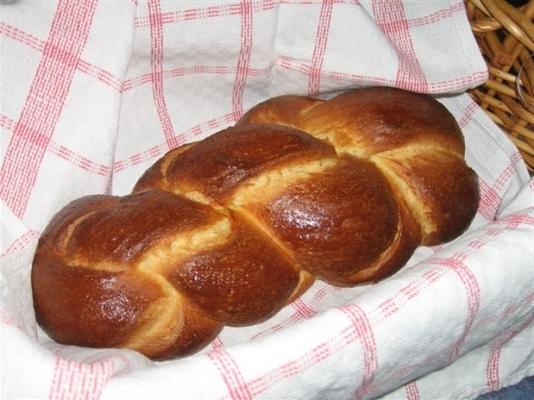 zopf (tradicional pão de café da manhã trançado suíço)