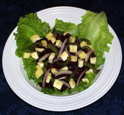 salada de couve roxa com queijo defumado
