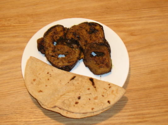 fatias de berinjela picante com variação (indiana)
